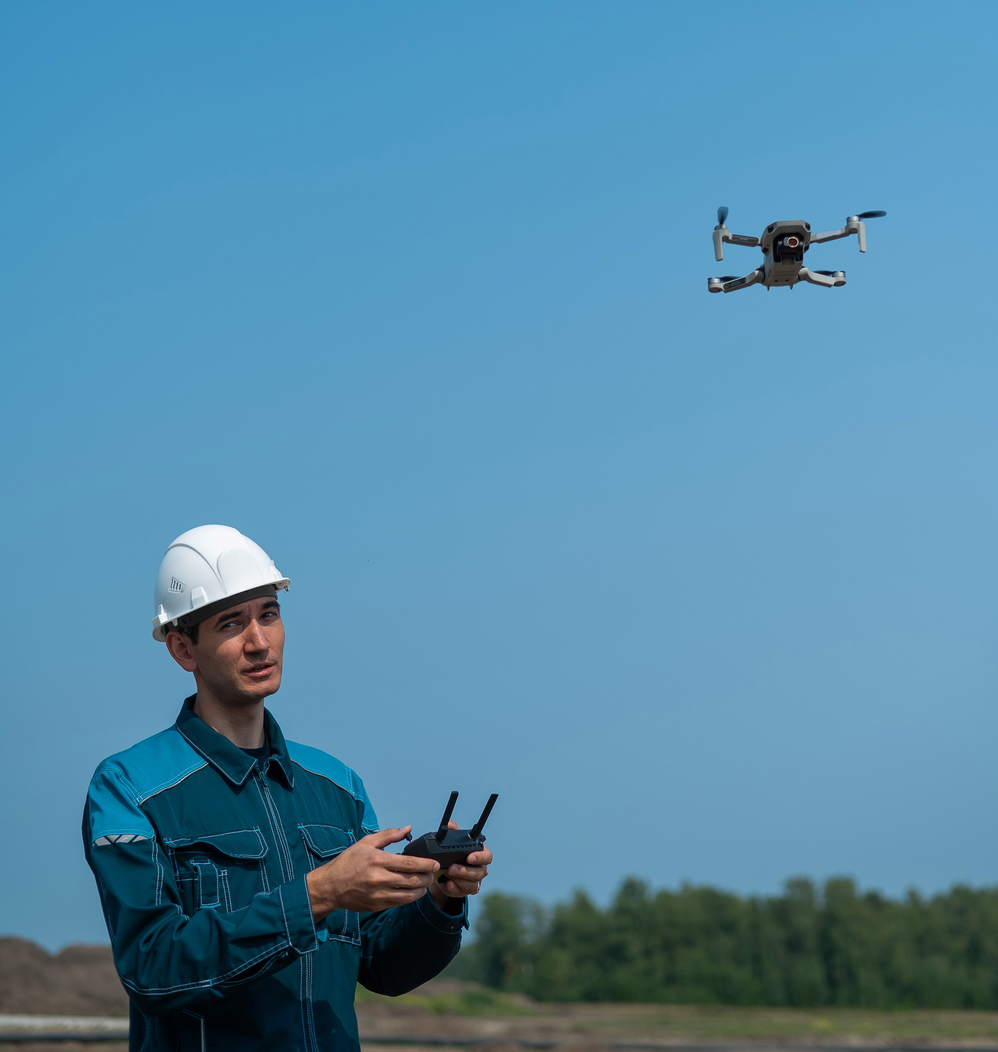 rear-view-man-standing-against-sky400